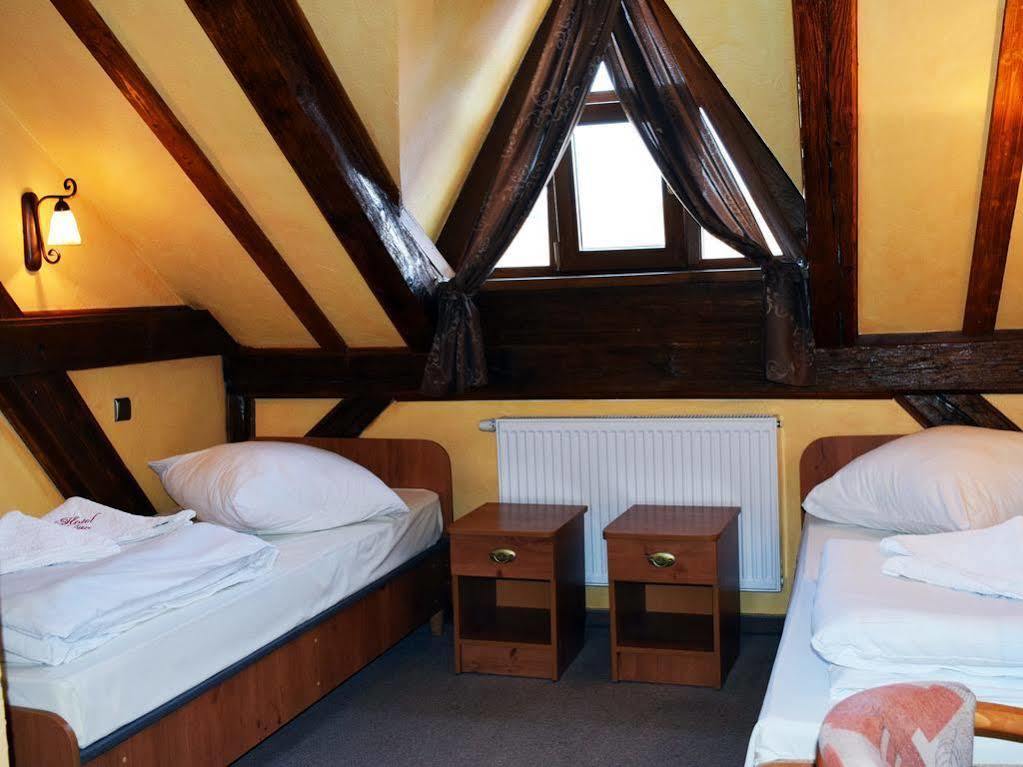 Hotel Jan ズゴジェレツ エクステリア 写真